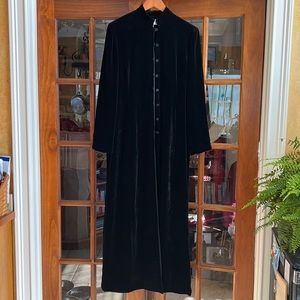 Womens long black velvet Rena Rowan coat size 12